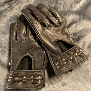 Woman’s Leather Riding Gloves